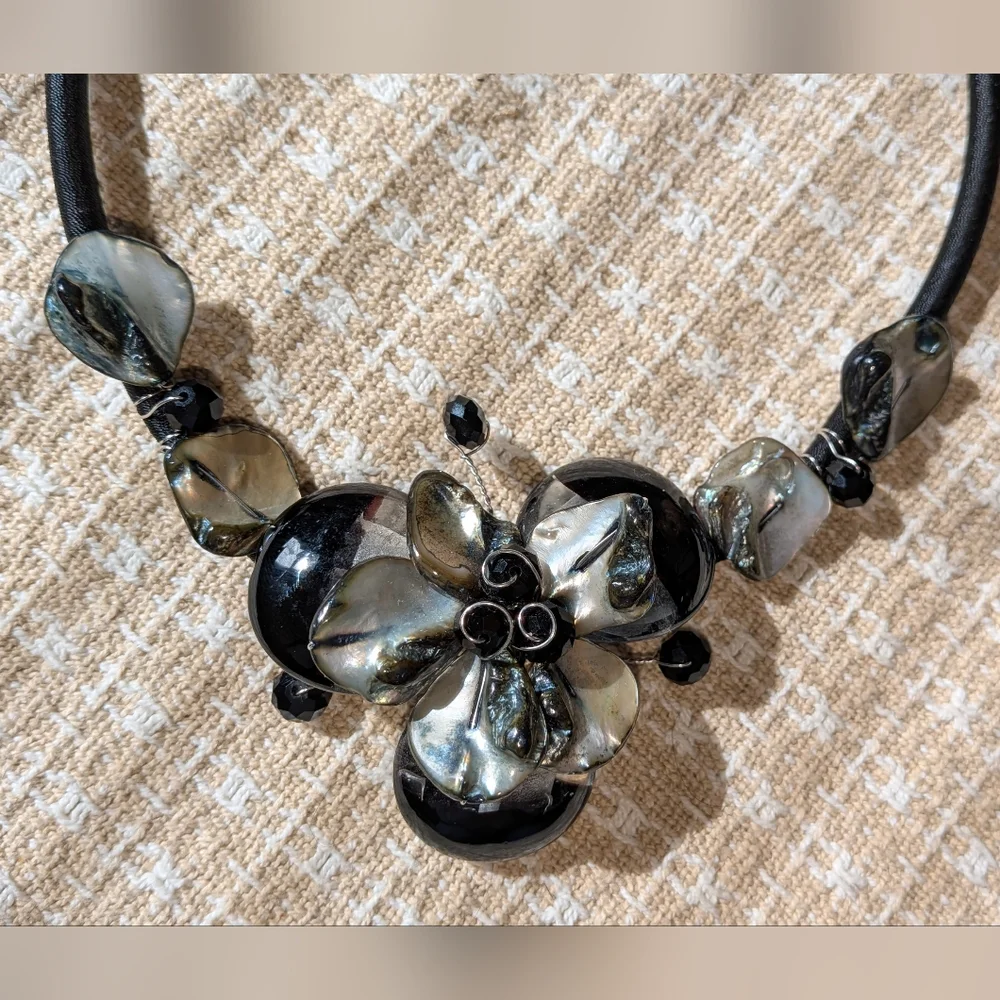 Women’s Black & White Artisan Floral Necklace - Picture 2 of 4